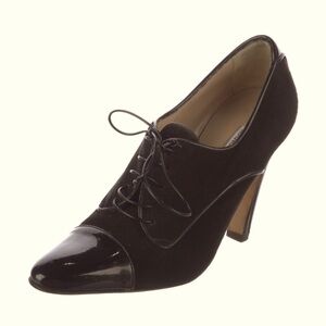 Manolo Blahnik Black Patent/Suede High-heeled Oxford Pumps in size 38.5